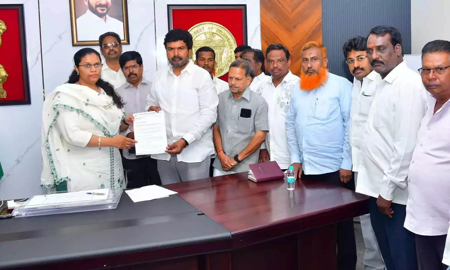 Andhra: डीसीसी प्रमुख ने मुस्लिम कब्रिस्तानों, वक्फ भूमि की सुरक्षा की मांग की Andhra: डीसीसी प्रमुख ने मुस्लिम कब्रिस्तानों, वक्फ भूमि की सुरक्षा की मांग की