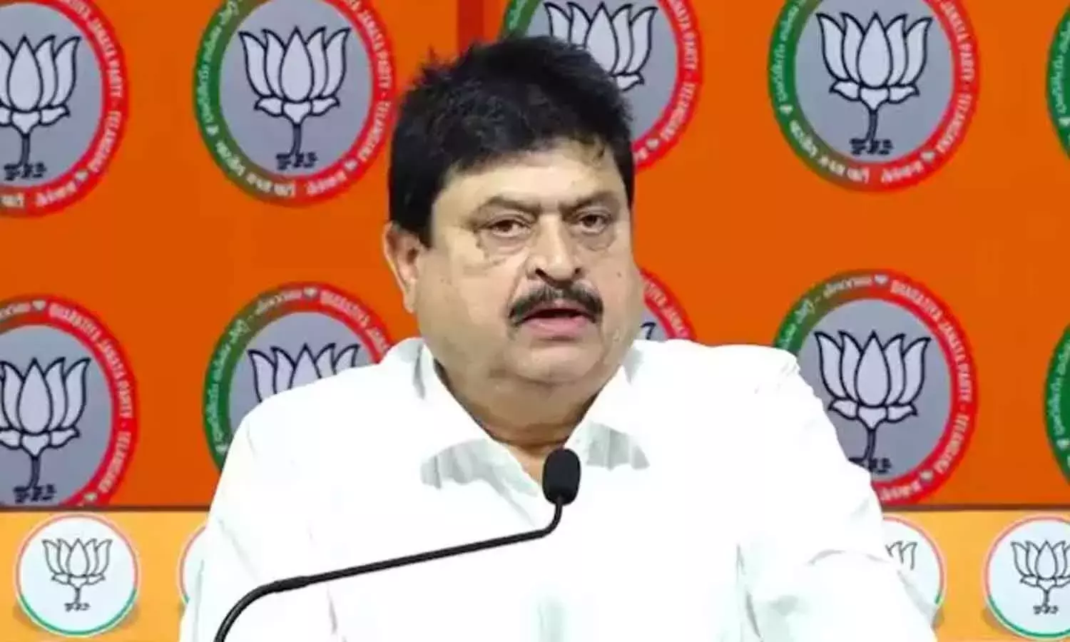 कांग्रेस परिवार को पहले रखती है; एनआरआर का कहना है कि बीजेपी के लिए देश सबसे पहले है कांग्रेस परिवार को पहले रखती है; एनआरआर का कहना है कि बीजेपी के लिए देश सबसे पहले है