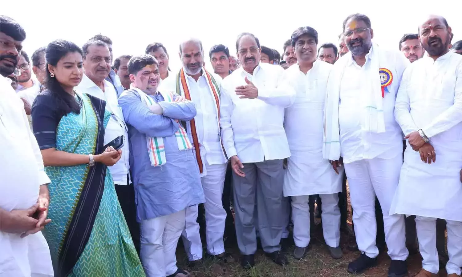 Andhra: अधिकारियों ने सीएम रेवंत की सिरसिला यात्रा के लिए व्यवस्थाएं पुख्ता कीं Andhra: अधिकारियों ने सीएम रेवंत की सिरसिला यात्रा के लिए व्यवस्थाएं पुख्ता कीं