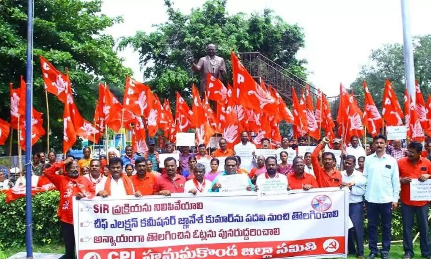 Telangana: सीपीआई ने विरोध प्रदर्शन किया तेज, सीईसी को हटाने की मांग Telangana: सीपीआई ने विरोध प्रदर्शन किया तेज, सीईसी को हटाने की मांग