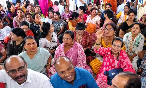 TET, ई-अटेंडेंस और सेवा अवधि की मांगों पर शिक्षकों का बड़ा आंदोलन TET, ई-अटेंडेंस और सेवा अवधि की मांगों पर शिक्षकों का बड़ा आंदोलन