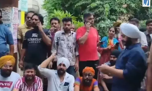 प्रवेश वर्मा थप्पड़ विवाद पर AAP का प्रदर्शन, सरकार के खिलाफ लगाए नारे प्रवेश वर्मा थप्पड़ विवाद पर AAP का प्रदर्शन, सरकार के खिलाफ लगाए नारे