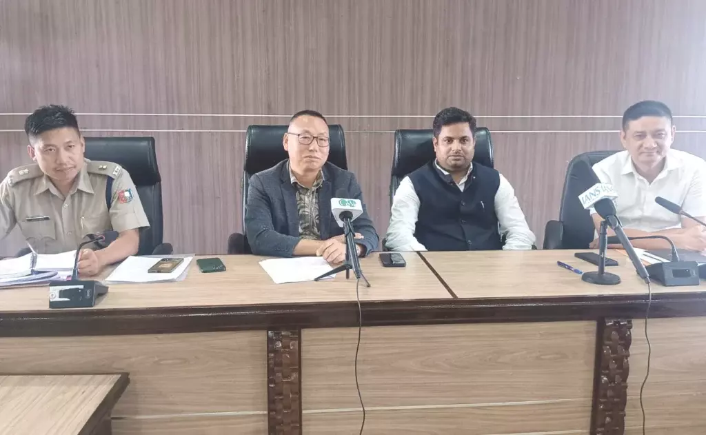 मोकोकचुंग में संदिग्ध नकली शराब के खिलाफ कार्रवाई तेज मोकोकचुंग में संदिग्ध नकली शराब के खिलाफ कार्रवाई तेज
