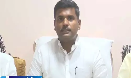YSRCP का TDP सरकार पर हमला चीनी मिलों की बिक्री रोकने की चेतावनी YSRCP का TDP सरकार पर हमला चीनी मिलों की बिक्री रोकने की चेतावनी