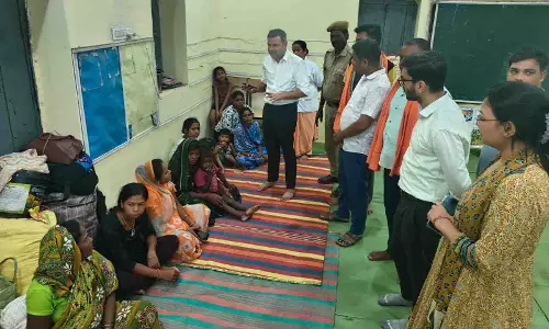 महानदी का जलस्तर बढ़ने से बाढ़ प्रभावित गांवों में राहत-बचाव कार्य जारी महानदी का जलस्तर बढ़ने से बाढ़ प्रभावित गांवों में राहत-बचाव कार्य जारी