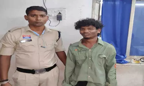 देवपुरी में चाकू लेकर लोगों को डराने वाला आरोपी गिरफ्तार देवपुरी में चाकू लेकर लोगों को डराने वाला आरोपी गिरफ्तार