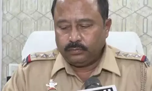 केमिकल गैस से दम घुटने की आशंका, सार्वजनिक शौचालय में मिले दो युवकों के शव