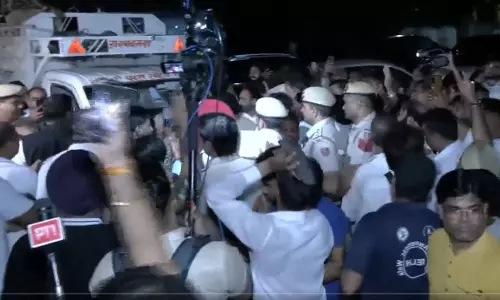 थप्पड़ विवाद पर AAP का प्रदर्शन, सौरभ भारद्वाज और कार्यकर्ताओं की पुलिस से झड़प थप्पड़ विवाद पर AAP का प्रदर्शन, सौरभ भारद्वाज और कार्यकर्ताओं की पुलिस से झड़प