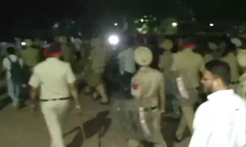LPU कैंपस में पुलिस का मार्च LPU कैंपस में पुलिस का मार्च