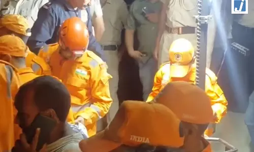 3 साल की बच्ची बोरवेल में गिरी, NDRF की रेस्क्यू टीम ने संभाला मोर्चा