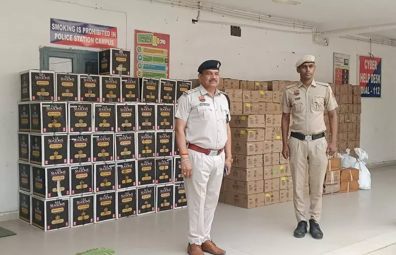 रेवाड़ी में सड़क हादसे से शराब तस्करी के रैकेट का खुलासा हुआ रेवाड़ी में सड़क हादसे से शराब तस्करी के रैकेट का खुलासा हुआ