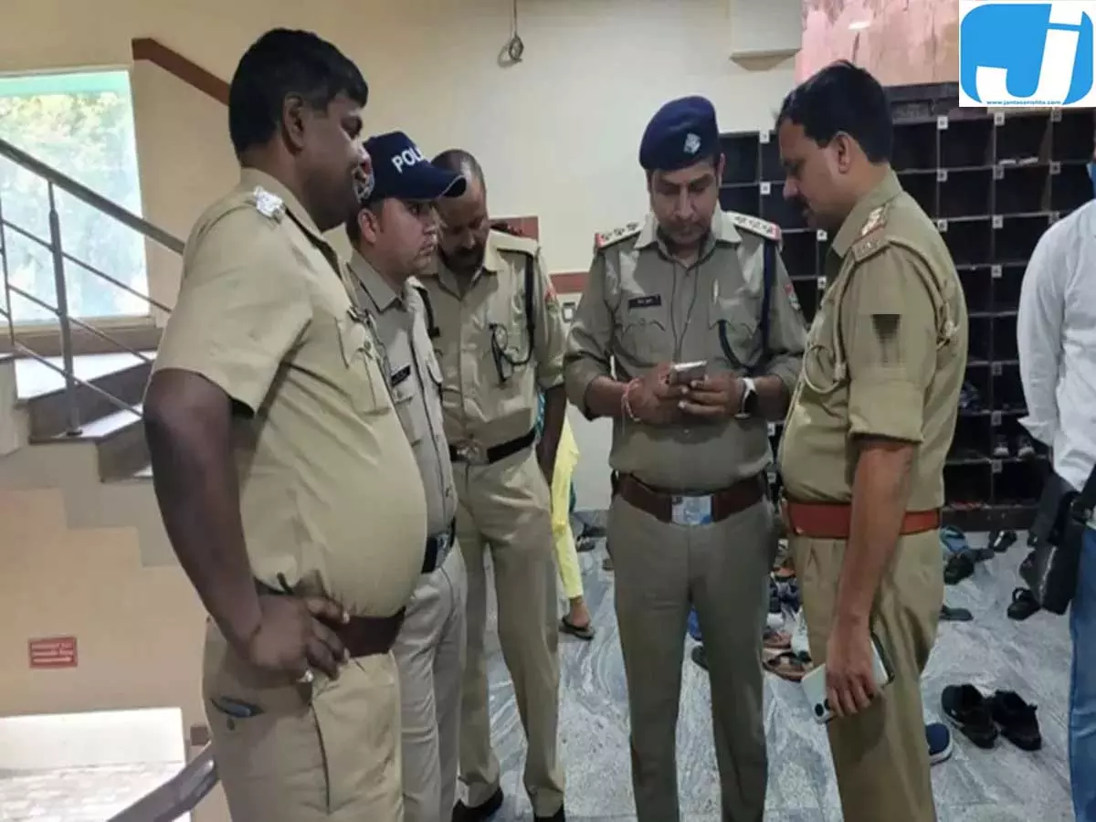 राजनीतिक चंदे पर बड़ा एक्शन, तीन पार्टियों के खिलाफ FIR दर्ज राजनीतिक चंदे पर बड़ा एक्शन, तीन पार्टियों के खिलाफ FIR दर्ज