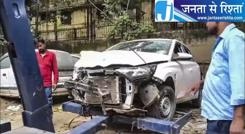 Delhi रेसिंग कार ने दो वाहनों को मारी टक्कर एक की मौत Delhi रेसिंग कार ने दो वाहनों को मारी टक्कर एक की मौत