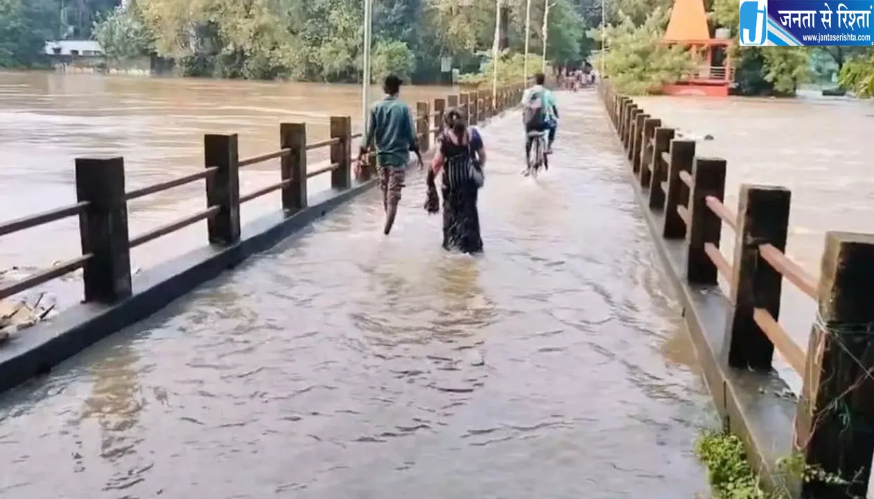 भद्रक में बाढ़ के हालात गंभीर, खतरे के निशान के ऊपर बैतरणी और सालंदी नदी भद्रक में बाढ़ के हालात गंभीर, खतरे के निशान के ऊपर बैतरणी और सालंदी नदी