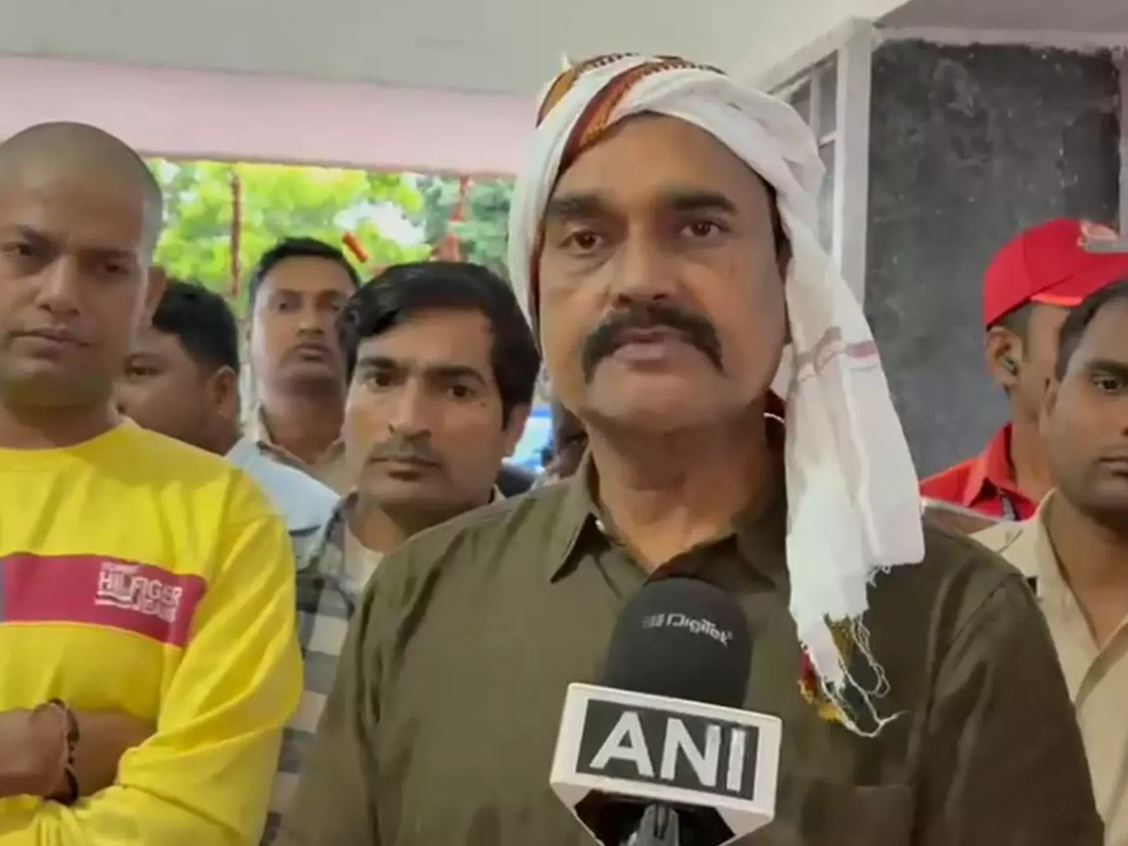 गंडक नदी में बढ़ते जलस्तर से पश्चिमी चंपारण में चिंता, 4.50 लाख क्यूसेक पानी छोड़ने की आशंका गंडक नदी में बढ़ते जलस्तर से पश्चिमी चंपारण में चिंता, 4.50 लाख क्यूसेक पानी छोड़ने की आशंका