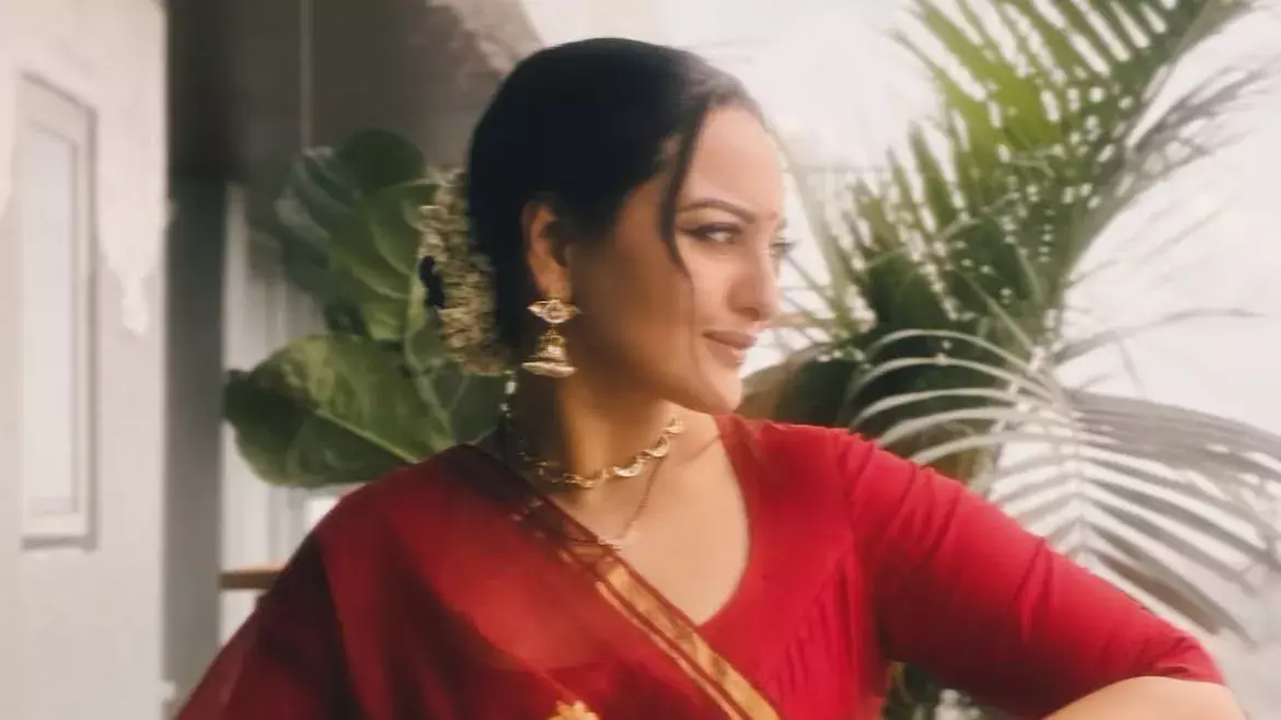सोनाक्षी सिन्हा बोलीं- शादी के दिन के बाद अब पहनी साड़ी, अच्छा लगा सोनाक्षी सिन्हा बोलीं- शादी के दिन के बाद अब पहनी साड़ी, अच्छा लगा