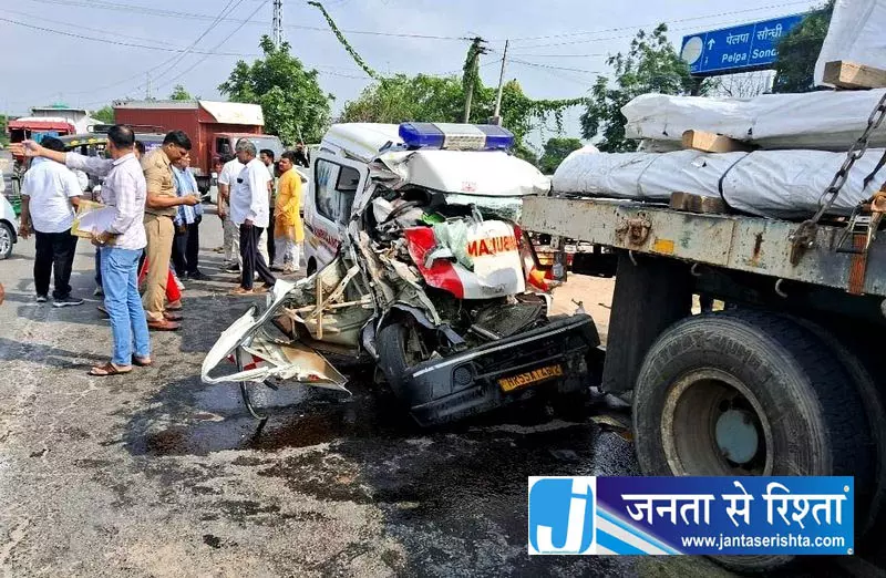 झज्जर में एंबुलेंस-ट्रेलर टक्कर तीन की मौत झज्जर में एंबुलेंस-ट्रेलर टक्कर तीन की मौत