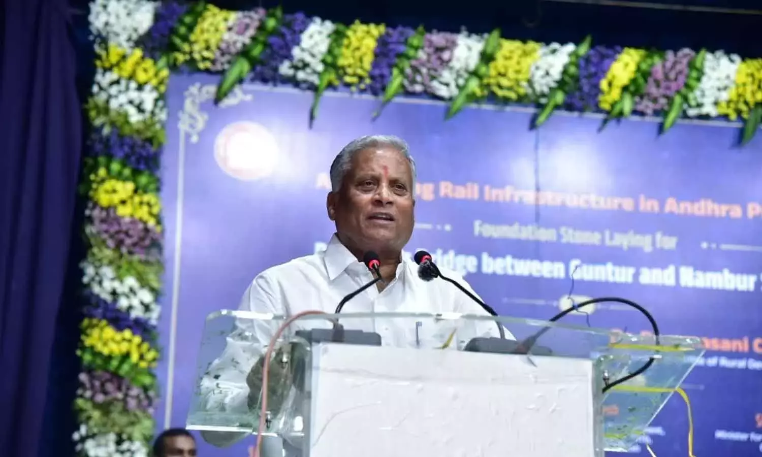 केंद्र ने आंध्र प्रदेश में 38 रेलवे परियोजनाओं के लिए 68,000 करोड़ रुपये जारी किए: सोमन्ना केंद्र ने आंध्र प्रदेश में 38 रेलवे परियोजनाओं के लिए 68,000 करोड़ रुपये जारी किए: सोमन्ना