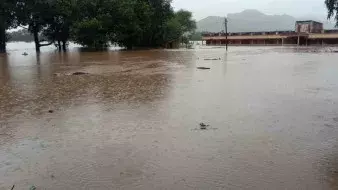 भद्राचलम में भारी बारिश के बाद गोदावरी नदी का बढ़ा जलस्तर भद्राचलम में भारी बारिश के बाद गोदावरी नदी का बढ़ा जलस्तर