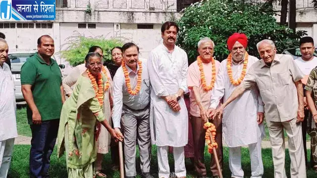 पार्कों में दिखेंगी आकर्षक पशु आकृतियां, सेक्टर-45 और 46 में टोपियरी लगाने का काम शुरू पार्कों में दिखेंगी आकर्षक पशु आकृतियां, सेक्टर-45 और 46 में टोपियरी लगाने का काम शुरू