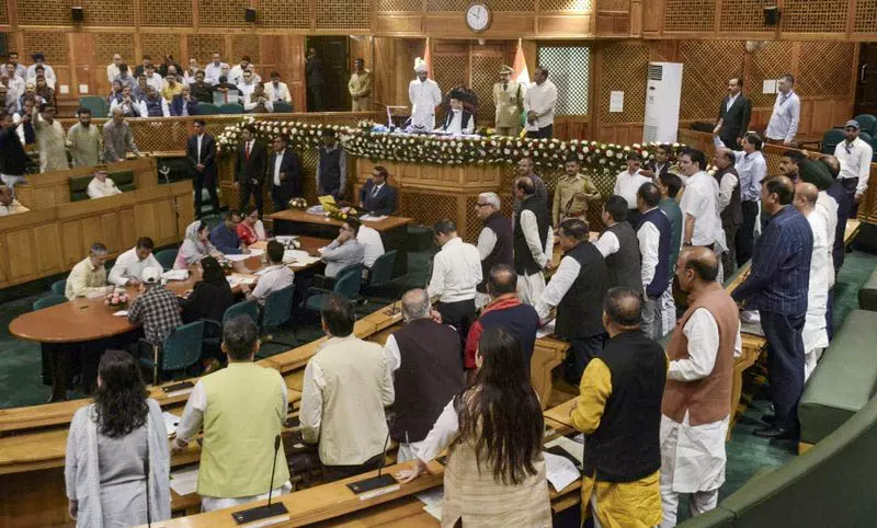 सरकार बर्खास्त करने की मांग पर डिप्टी CM का जवाब सरकार बर्खास्त करने की मांग पर डिप्टी CM का जवाब