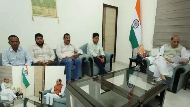 रूस में फंसे तीन छात्रों की वापसी की गुहार, राजनाथ सिंह से मिले परिजन; मदद का मिला भरोसा रूस में फंसे तीन छात्रों की वापसी की गुहार, राजनाथ सिंह से मिले परिजन; मदद का मिला भरोसा