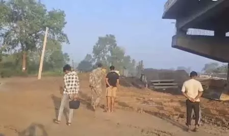 कन्स्ट्रक्शन साइट पर रंगदारी मांगने पहुंचे अपराधियों के साथ पुलिस की मुठभेड़ कन्स्ट्रक्शन साइट पर रंगदारी मांगने पहुंचे अपराधियों के साथ पुलिस की मुठभेड़