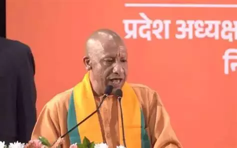 SIR विवाद पर सीएम योगी का विपक्ष पर हमला, EVM को ‘ब्लैक बॉक्स’ कहने पर भी उठाए सवाल SIR विवाद पर सीएम योगी का विपक्ष पर हमला, EVM को ‘ब्लैक बॉक्स’ कहने पर भी उठाए सवाल