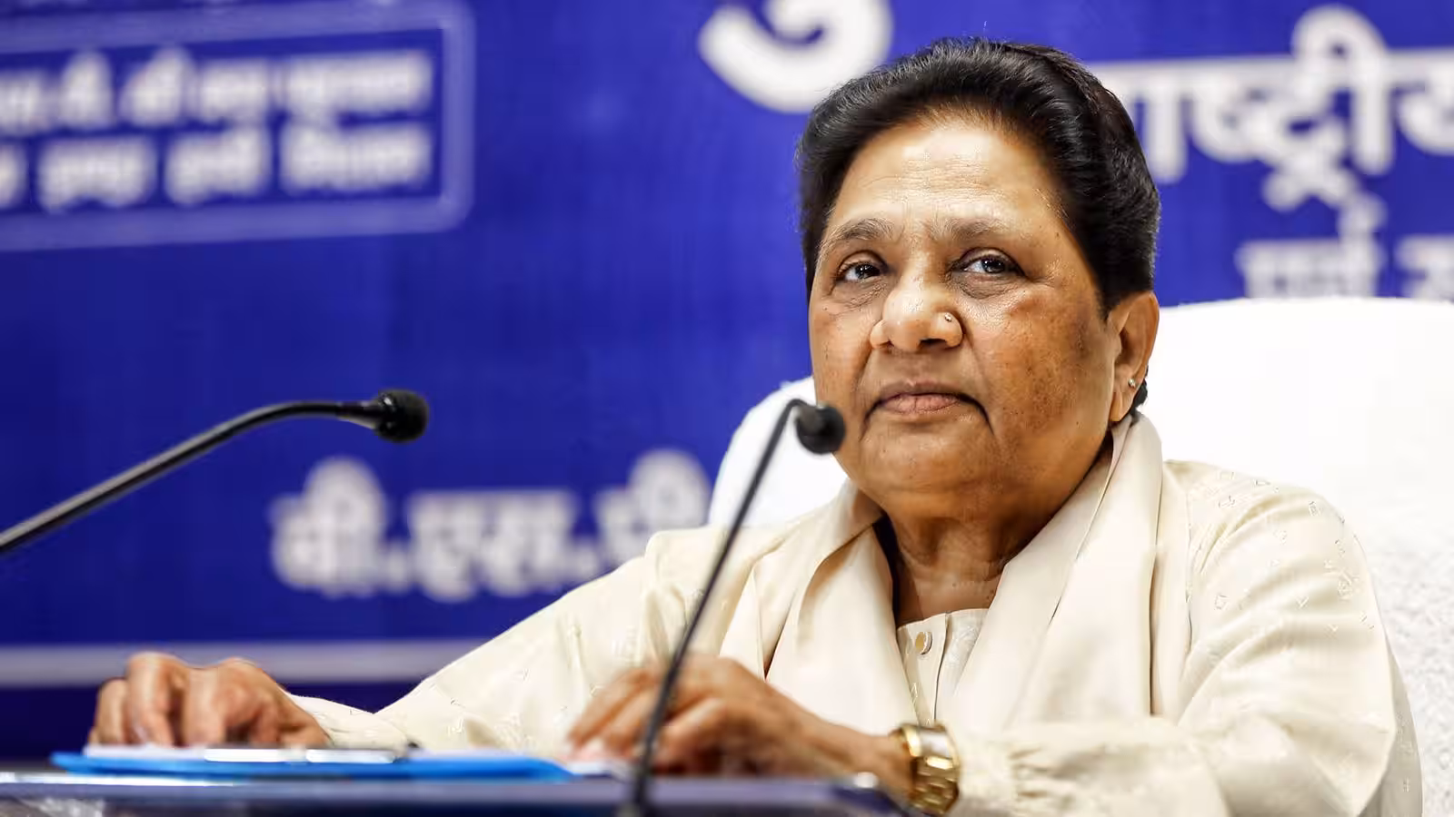 मायावती ने BSP संगठन को तीन सेक्टर में बांटा, यूपी-उत्तराखंड की कमान अपने पास रखी मायावती ने BSP संगठन को तीन सेक्टर में बांटा, यूपी-उत्तराखंड की कमान अपने पास रखी