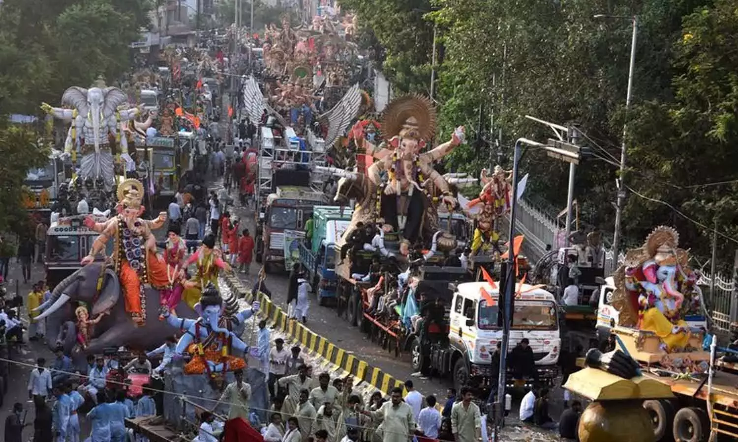 Andhra: गणेश विसर्जन शांतिपूर्ण; अधिकारियों ने राहत की सांस ली Andhra: गणेश विसर्जन शांतिपूर्ण; अधिकारियों ने राहत की सांस ली