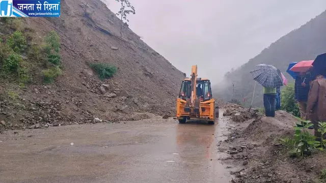 48 घंटे की मूसलाधार बारिश से पिथौरागढ़ का संपर्क कटा, हाईवे पर सैकड़ों वाहन फंसे 48 घंटे की मूसलाधार बारिश से पिथौरागढ़ का संपर्क कटा, हाईवे पर सैकड़ों वाहन फंसे