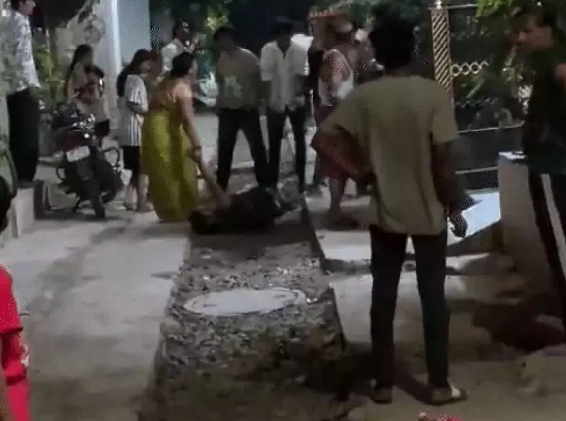 इंदौर में भाजपा बूथ अध्यक्ष और पड़ोसियों के बीच मारपीट, दोनों पक्ष पहुंचे थाने इंदौर में भाजपा बूथ अध्यक्ष और पड़ोसियों के बीच मारपीट, दोनों पक्ष पहुंचे थाने
