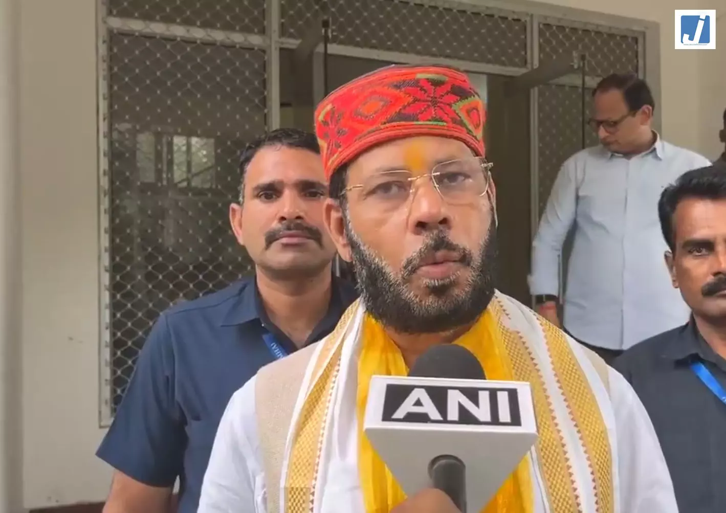 अखिलेश यादव के बयान पर मंत्री मनोज पांडे का पलटवार अखिलेश यादव के बयान पर मंत्री मनोज पांडे का पलटवार