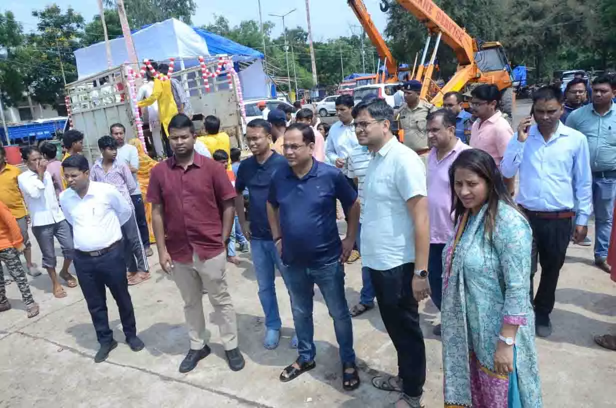 बाढ़ और जलभराव पर पुलिस की नजर SDRF-NDRF के साथ राहत बचाव कार्य जारी बाढ़ और जलभराव पर पुलिस की नजर SDRF-NDRF के साथ राहत बचाव कार्य जारी
