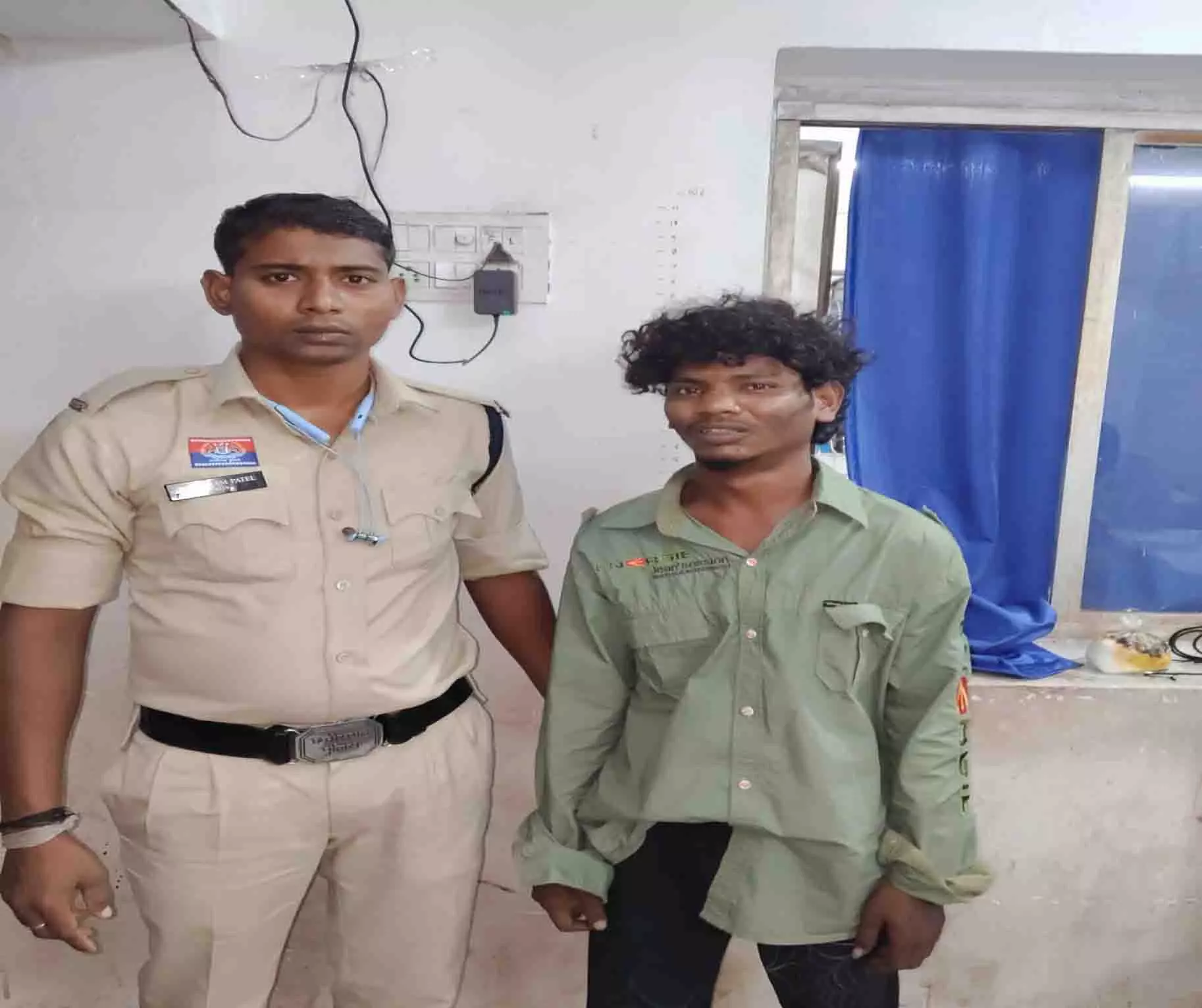 देवपुरी में चाकू लेकर लोगों को डराने वाला आरोपी गिरफ्तार देवपुरी में चाकू लेकर लोगों को डराने वाला आरोपी गिरफ्तार