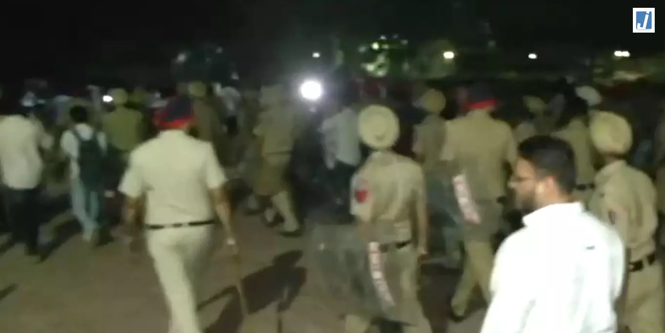 LPU कैंपस में पुलिस का मार्च LPU कैंपस में पुलिस का मार्च