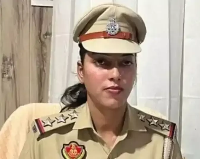 महिला एसएचओ व गनमैन पर रिश्वत लेने का आरोप, विजिलेंस ने किया गिरफ्तार महिला एसएचओ व गनमैन पर रिश्वत लेने का आरोप, विजिलेंस ने किया गिरफ्तार