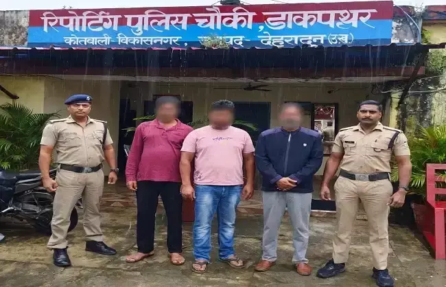 बिना लाइसेंस मांस का भंडारण करने पर तीन लोगों पर कार्रवाई
