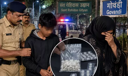 गोवंडी में नाबालिग से कथित तौर पर ड्रग्स बिक्री कराने का आरोप, महिला के खिलाफ केस दर्ज गोवंडी में नाबालिग से कथित तौर पर ड्रग्स बिक्री कराने का आरोप, महिला के खिलाफ केस दर्ज