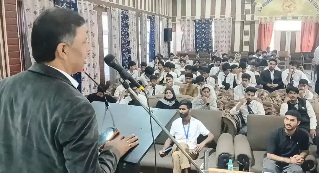 युवाओं से नशे के खिलाफ अभियान को घर-घर पहुंचाने की अपील