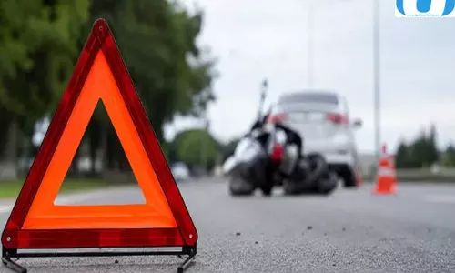 पलामू में तेज रफ्तार का कहर, बाइक टक्कर में तीन लोग घायल