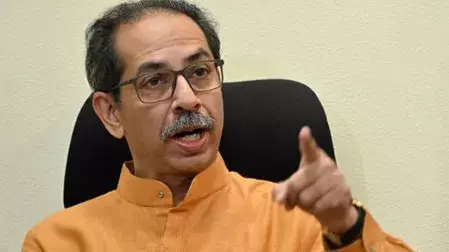 वोटिंग से वंचित करने का आरोप, शिवसेना (UBT) ने दी कड़ी चेतावनी वोटिंग से वंचित करने का आरोप, शिवसेना (UBT) ने दी कड़ी चेतावनी
