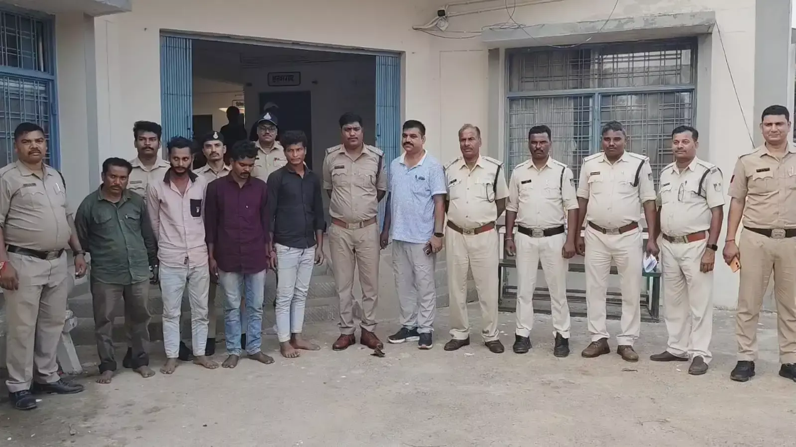 बेल्ट से गला घोंटकर युवक की हत्या, युवती को लेकर हुआ था विवाद