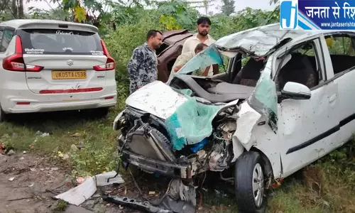 हरिद्वार-काशीपुर हाईवे पर भीषण हादसा, डिवाइडर पार कर कार दूसरी लेन में पहुंची; दो युवकों की मौत हरिद्वार-काशीपुर हाईवे पर भीषण हादसा, डिवाइडर पार कर कार दूसरी लेन में पहुंची; दो युवकों की मौत