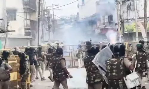 उज्जैन में पत्थरबाजी के बाद तनाव, पुलिस ने संभाला मोर्चा