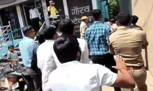 धमतरी में तनाव, हिंदू संगठन और भीम आर्मी के कार्यकर्ता आमने-सामने धमतरी में तनाव, हिंदू संगठन और भीम आर्मी के कार्यकर्ता आमने-सामने