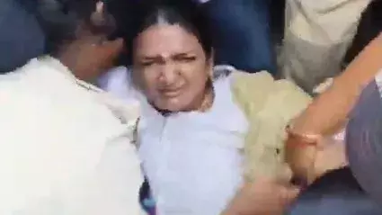 विजयवाड़ा में प्रदर्शन उग्र, वार्ड सचिवालय कर्मचारियों और पुलिस में झड़प