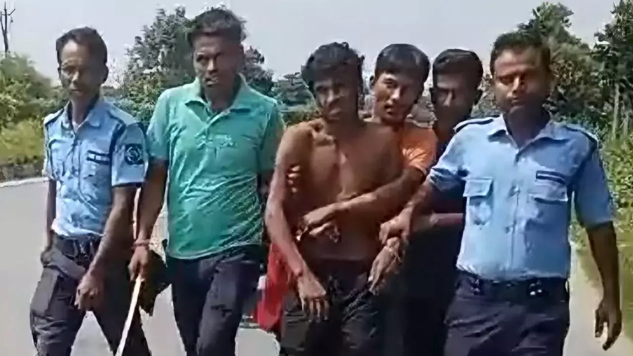 जलपाईगुड़ी में ट्रेन्ड डॉग की मदद से पुलिस ने रोहिंग्या युवक को पकड़ा जलपाईगुड़ी में ट्रेन्ड डॉग की मदद से पुलिस ने रोहिंग्या युवक को पकड़ा
