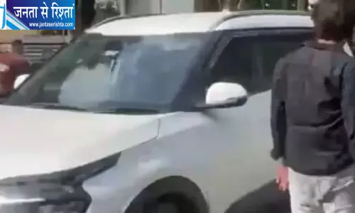 लखनऊ में युवती से छेड़छाड़ का आरोप, पुलिस लिखी कार से करीब 2 किलोमीटर तक किया पीछा; केस दर्ज लखनऊ में युवती से छेड़छाड़ का आरोप, पुलिस लिखी कार से करीब 2 किलोमीटर तक किया पीछा; केस दर्ज