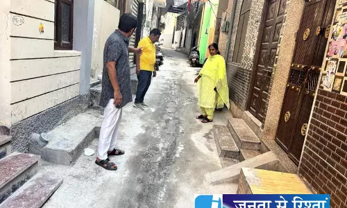 रेवाड़ी में नई सड़कें उखड़ी, जांच की मांग रेवाड़ी में नई सड़कें उखड़ी, जांच की मांग